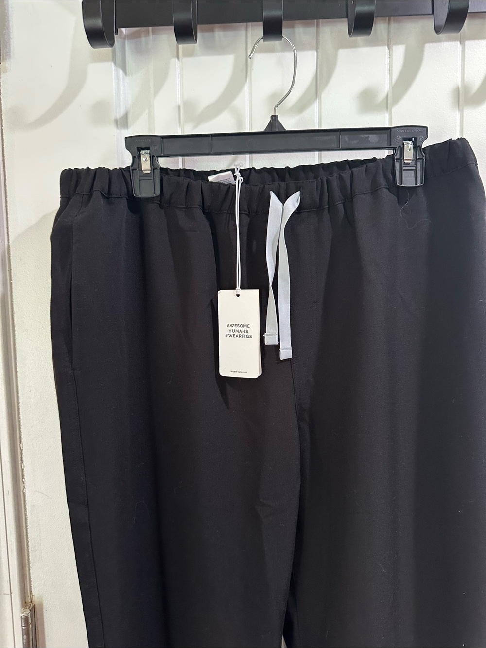 Figs Black scrub pants technical fit with White Drawcord - Picture 2 of 7
